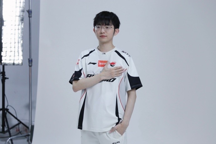 AL发布选手日常返图：定妆照拍摄花絮太suai了呀